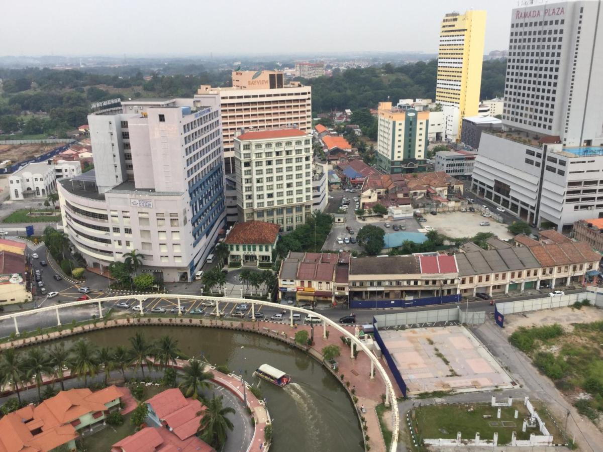 The Shore Walking 10 Mins To Jonker Streets Malacca Exterior photo